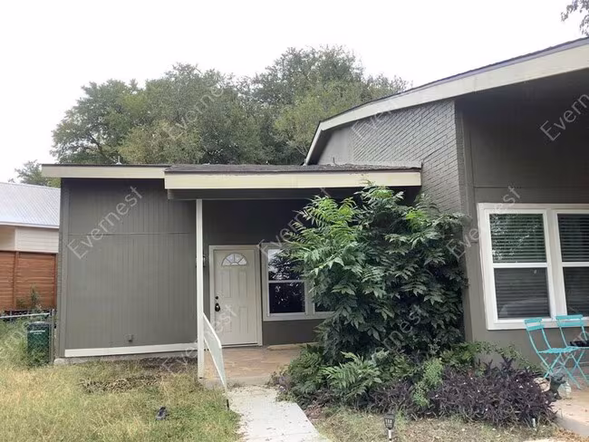 1916 Valley Hill Cir Austin, TX 78741 photo 2