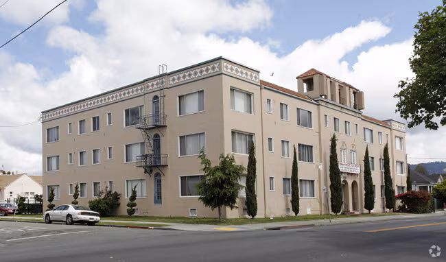 Eastwood Apartments photo 2