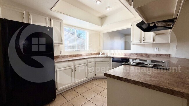 6212 W Tierra Buena Ln Glendale, AZ 85306 photo 4