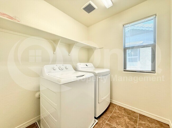3706 S 57th Ln Phoenix, AZ 85043 photo 4