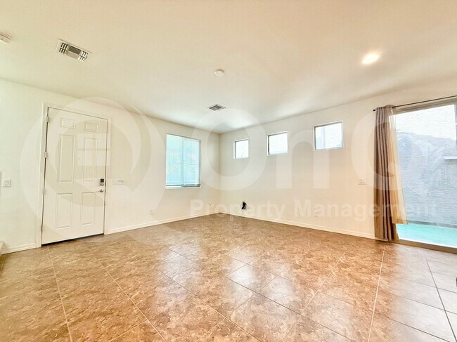 3706 S 57th Ln Phoenix, AZ 85043 photo 5