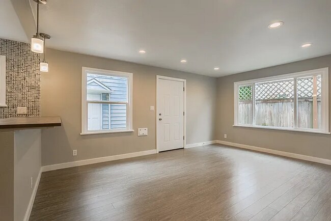 3439 33rd Ave W Seattle, WA 98199 photo 4