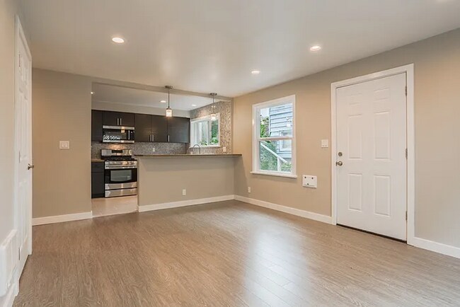 3439 33rd Ave W Seattle, WA 98199 photo 5