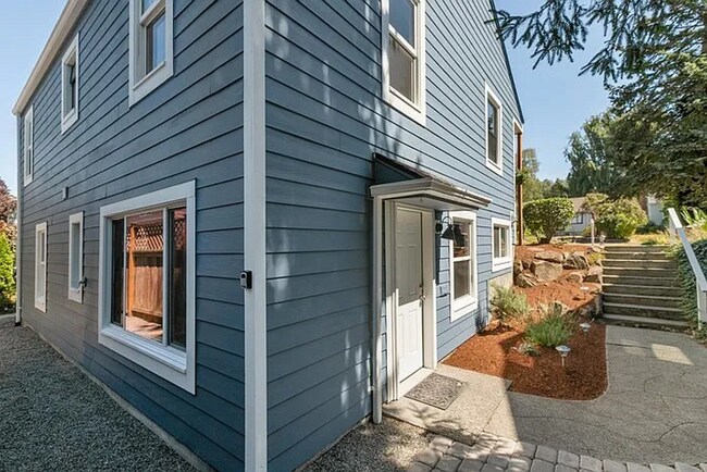 3439 33rd Ave W Seattle, WA 98199 photo 2
