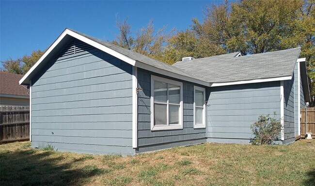 1612 Scottsdale Drive, Arlington, TX 76018 photo 3