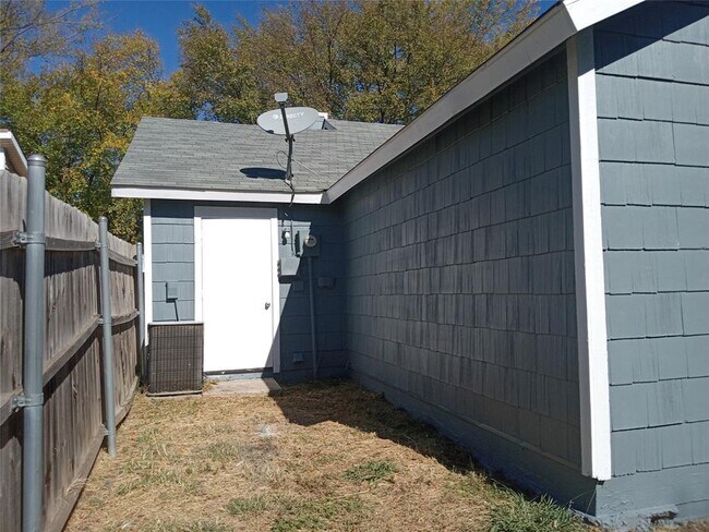 1612 Scottsdale Drive, Arlington, TX 76018 photo 4