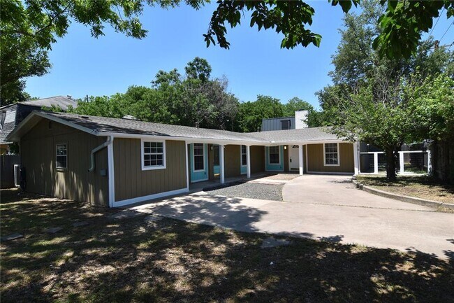2913 E 51st St Austin, TX 78723 photo 2