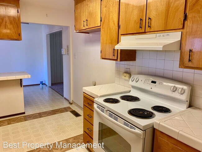 21 E Madill St photo 5