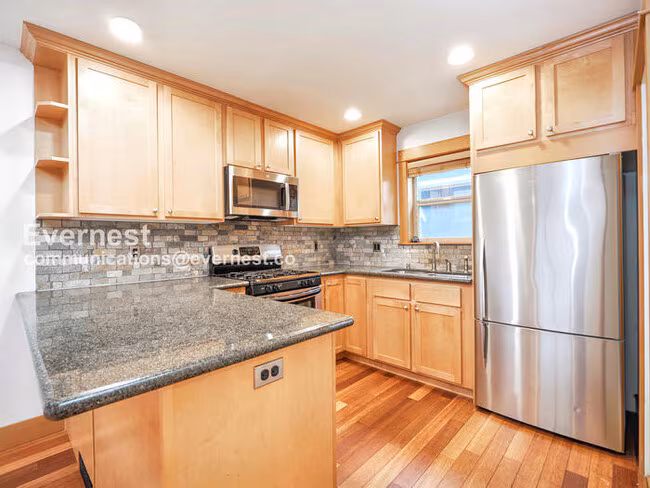 5420 Fauntleroy Wy SW Seattle, WA 98136 photo 3
