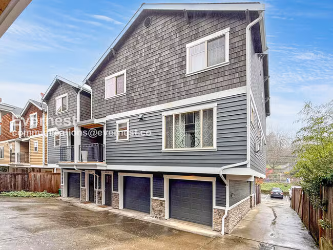 5420 Fauntleroy Wy SW Seattle, WA 98136 photo 2