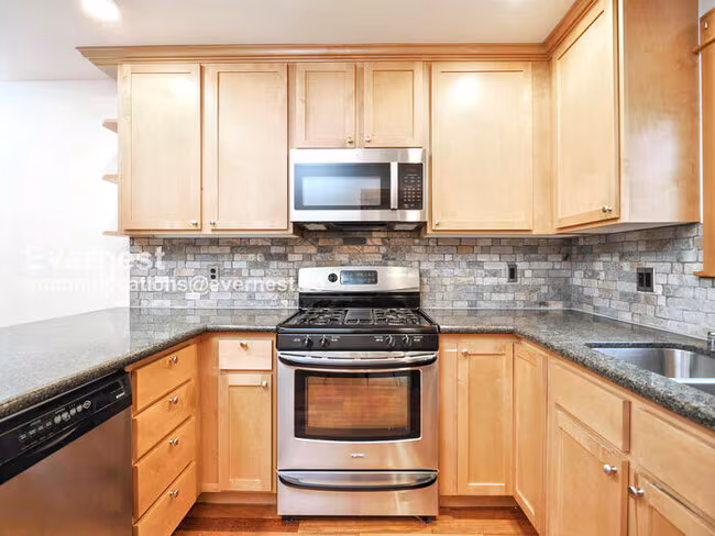 5420 Fauntleroy Wy SW Seattle, WA 98136 photo 4