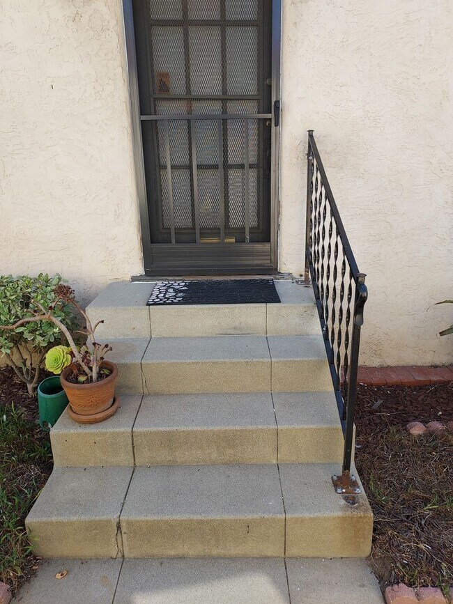 2564 E St San Diego, CA 92102 photo 3