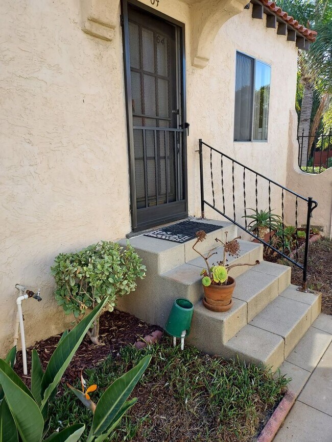 2564 E St San Diego, CA 92102 photo 2