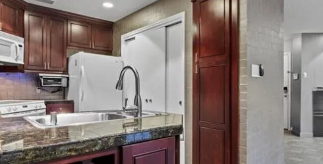 4067 Beltway Dr Addison, TX 75001 photo 2