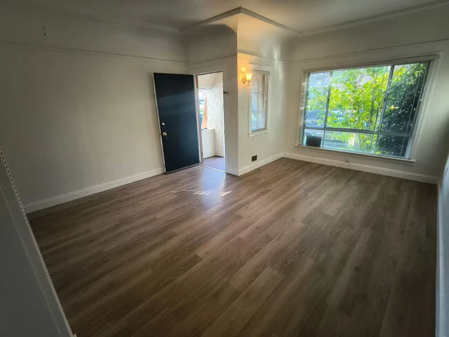 704 Simon St Hayward, CA 94541 photo 4