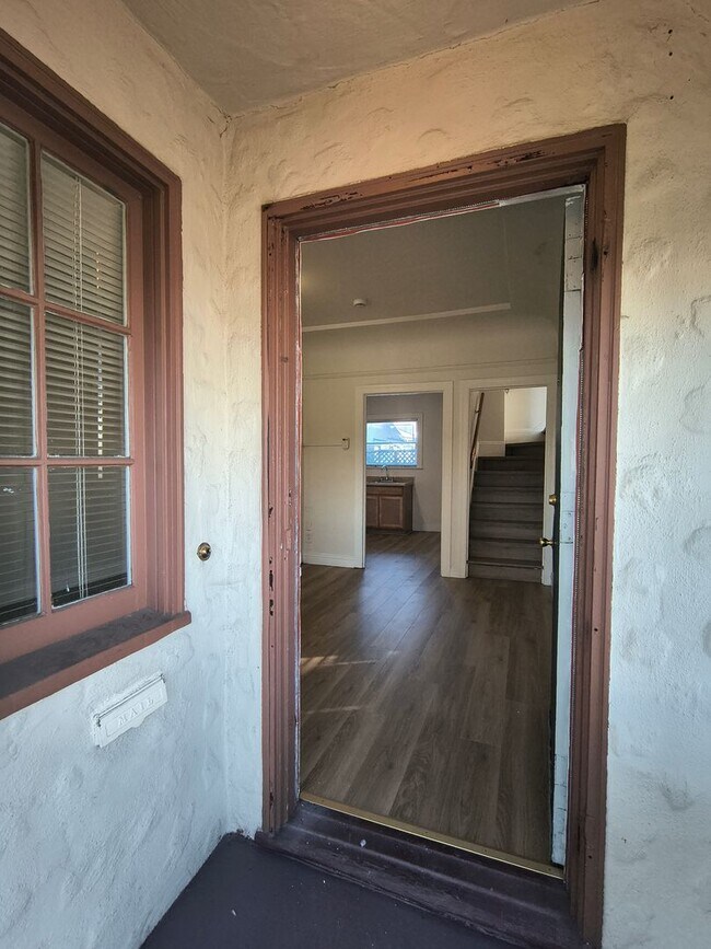 704 Simon St Hayward, CA 94541 photo 2