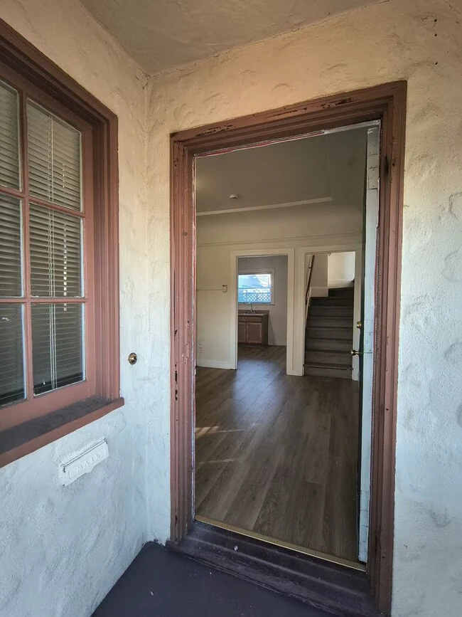 704 Simon St Hayward, CA 94541 photo 2