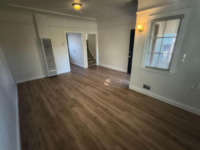704 Simon St Hayward, CA 94541 photo 3