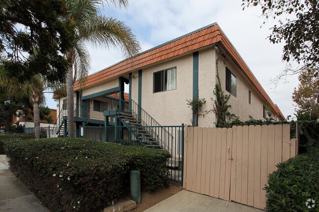 El Camino Grove Apartment Homes photo 2