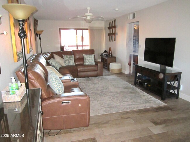 4303 E Cactus Rd Phoenix, AZ 85032 photo 2