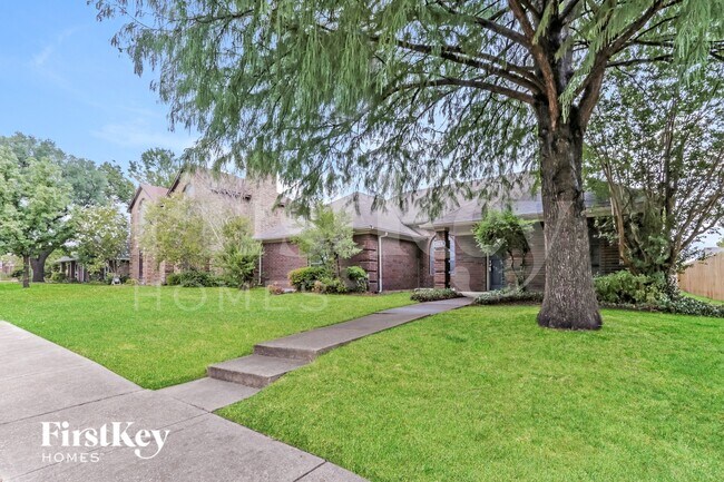 1008 Micarta Drive, Mesquite, TX 75181 photo 2