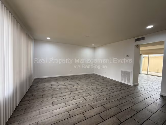4613 S Mill Ave Tempe, AZ 85282 photo 5