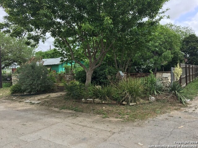 622 Muncey St San Antonio, TX 78202 photo 2