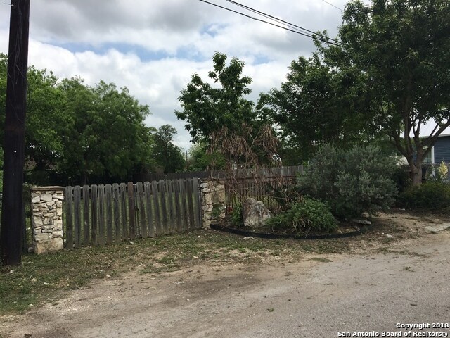 622 Muncey St San Antonio, TX 78202 photo 3