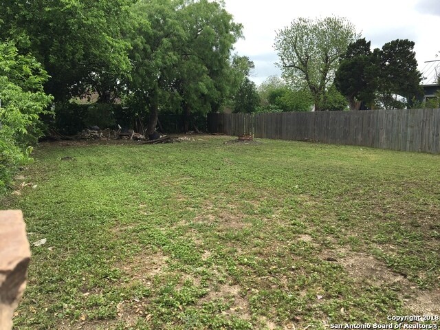 622 Muncey St San Antonio, TX 78202 photo 5
