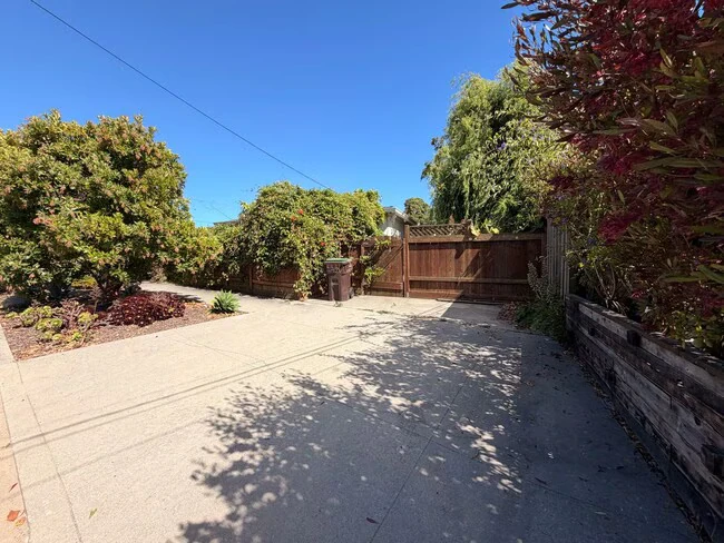502 Errett Cir Santa Cruz, CA 95060 photo 3