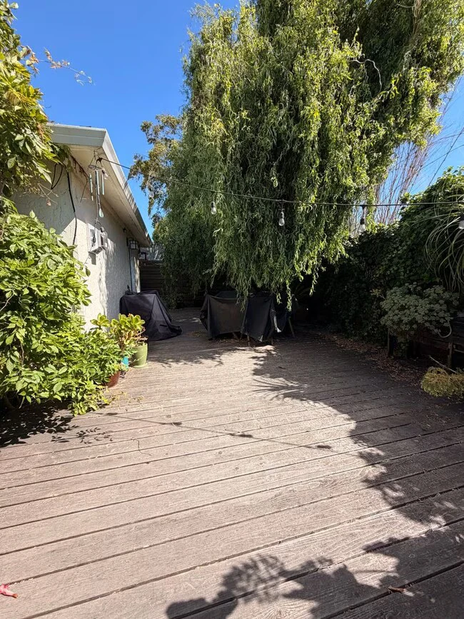 502 Errett Cir Santa Cruz, CA 95060 photo 2