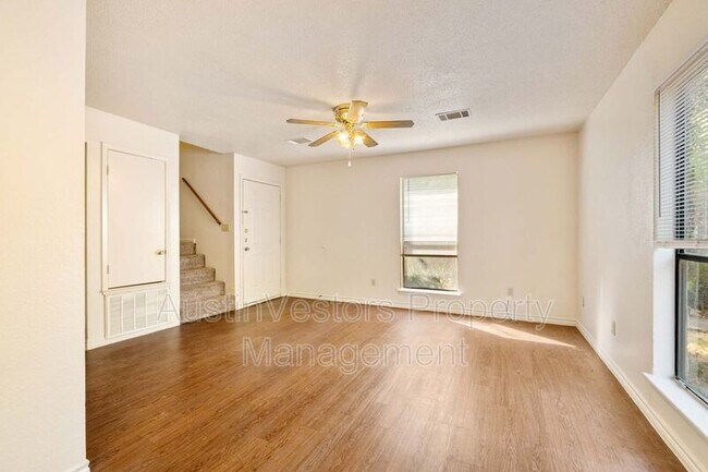 115 S Frio St Lockhart, TX 78644 photo 5