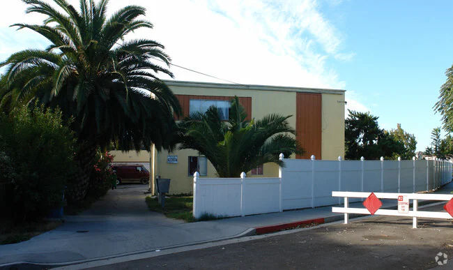 North Glen Apartments photo 3