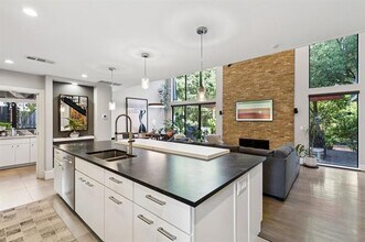 2934 Maple Springs Blvd Dallas, TX 75235 photo 2