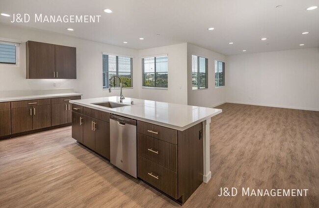 5847 Riley St San Diego, CA 92110 photo 4