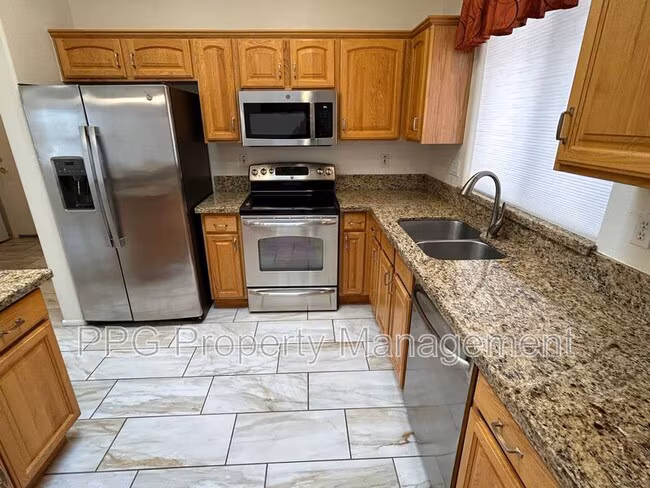 19176 N Tamarisk Flower Way Surprise, AZ 85387 photo 4
