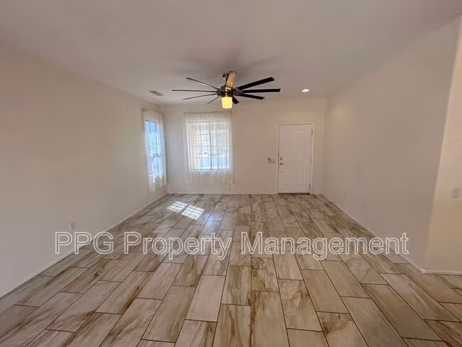 19176 N Tamarisk Flower Way Surprise, AZ 85387 photo 5