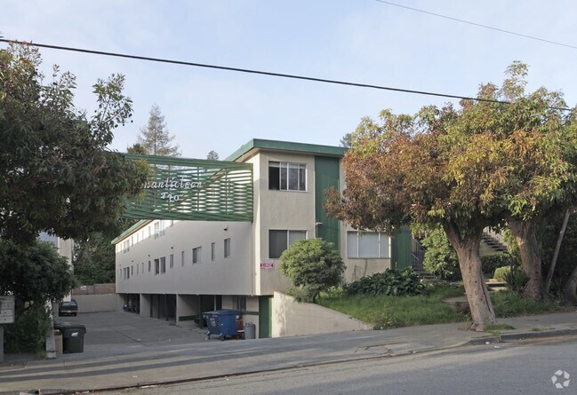 Chanticleer Apartments photo 3