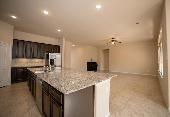 4702 Preserve Park Dr Spring, TX 77389 photo 3