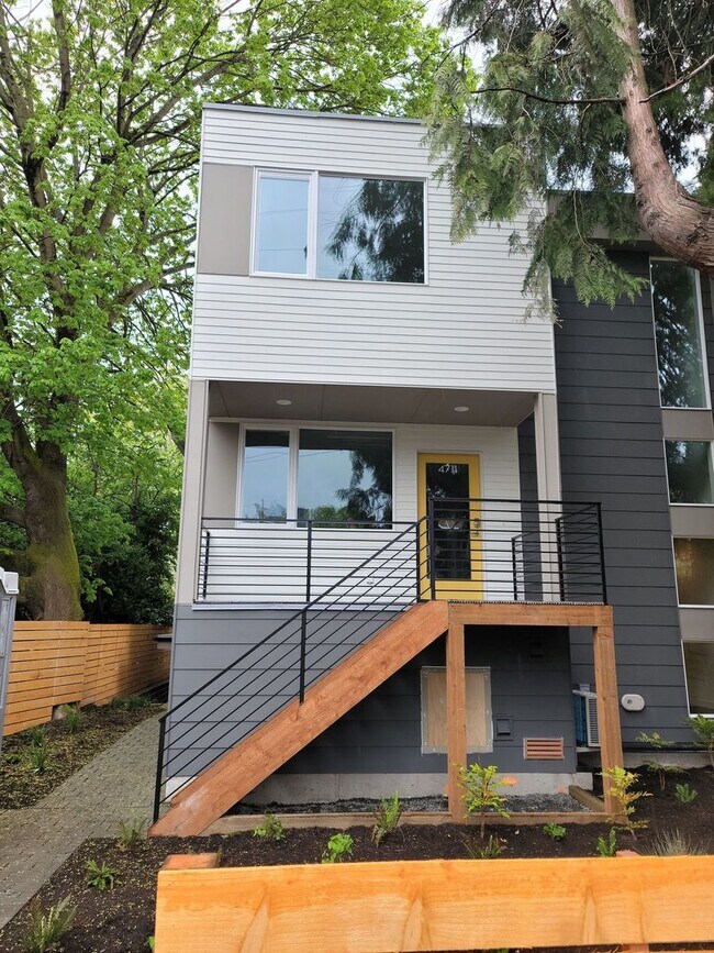 4709 8th Ave NE Seattle, WA 98105 photo 3