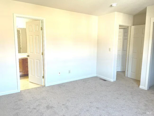 8 Monterey Ct Novato, CA 94945 photo 3