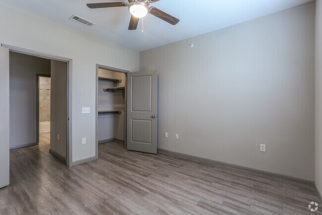 Oaks at Wayside Apartments photo 5