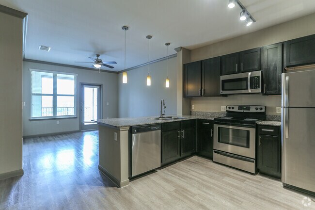 Oaks at Wayside Apartments photo 2