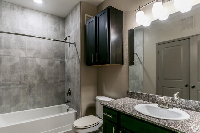Oaks at Wayside Apartments photo 4