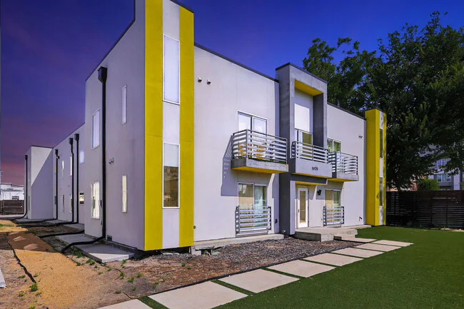 5025 San Jacinto St Dallas, TX 75206 photo 2