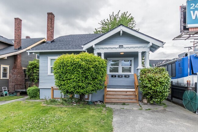 Adorable home with 3 Units in Tacoma photo 2