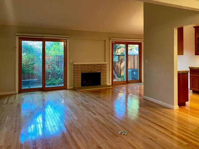 20177 Northbrook Square, Cupertino, CA 95014 photo 2