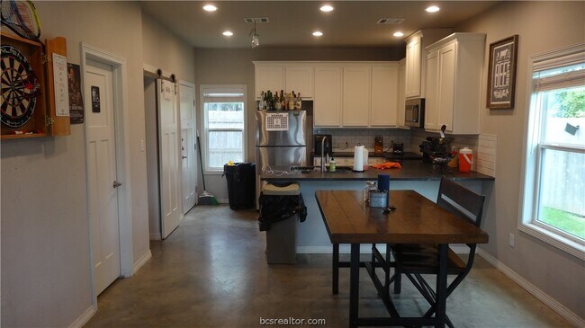 3104 Green St Bryan, TX 77801 photo 5