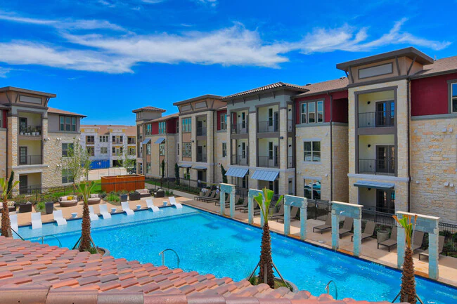 Park at Rialto Apartments photo 3
