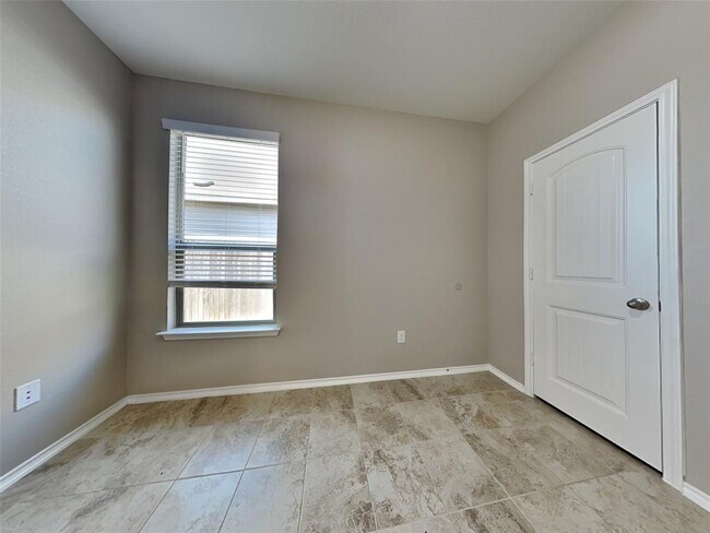 370 Sunlight Blvd Kyle, TX 78640 photo 5